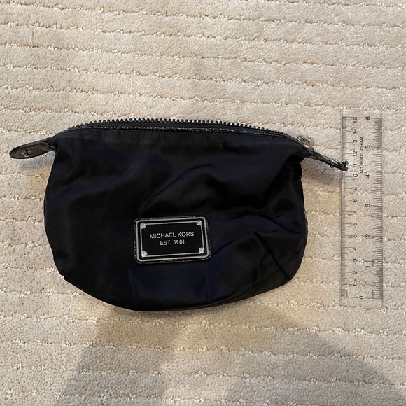 Michael kors cosmetic bag - Picture 4 of 5